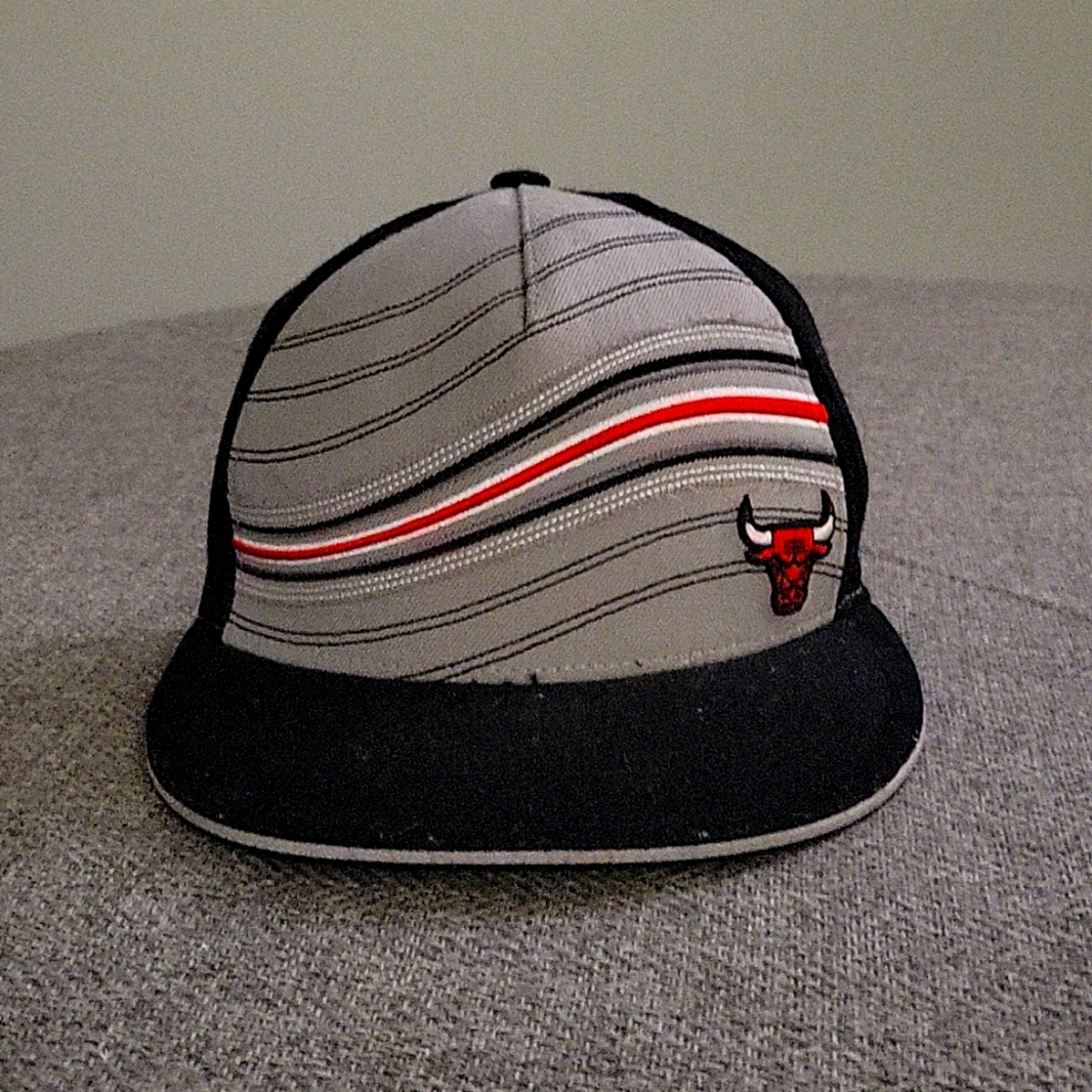 2/$15 Adidas Chicago Bulls Wool Fitted Hat (7 1/8)